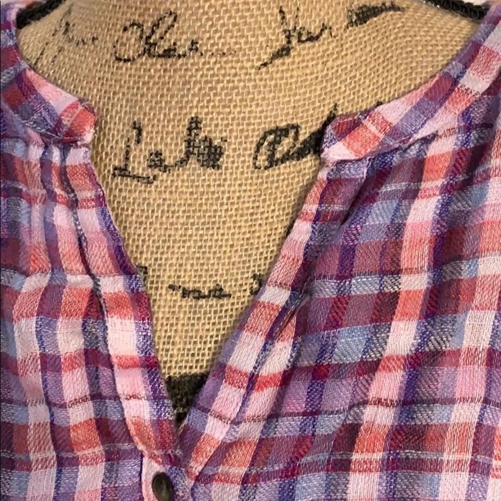Lucky brand top. - Picture 4 of 8